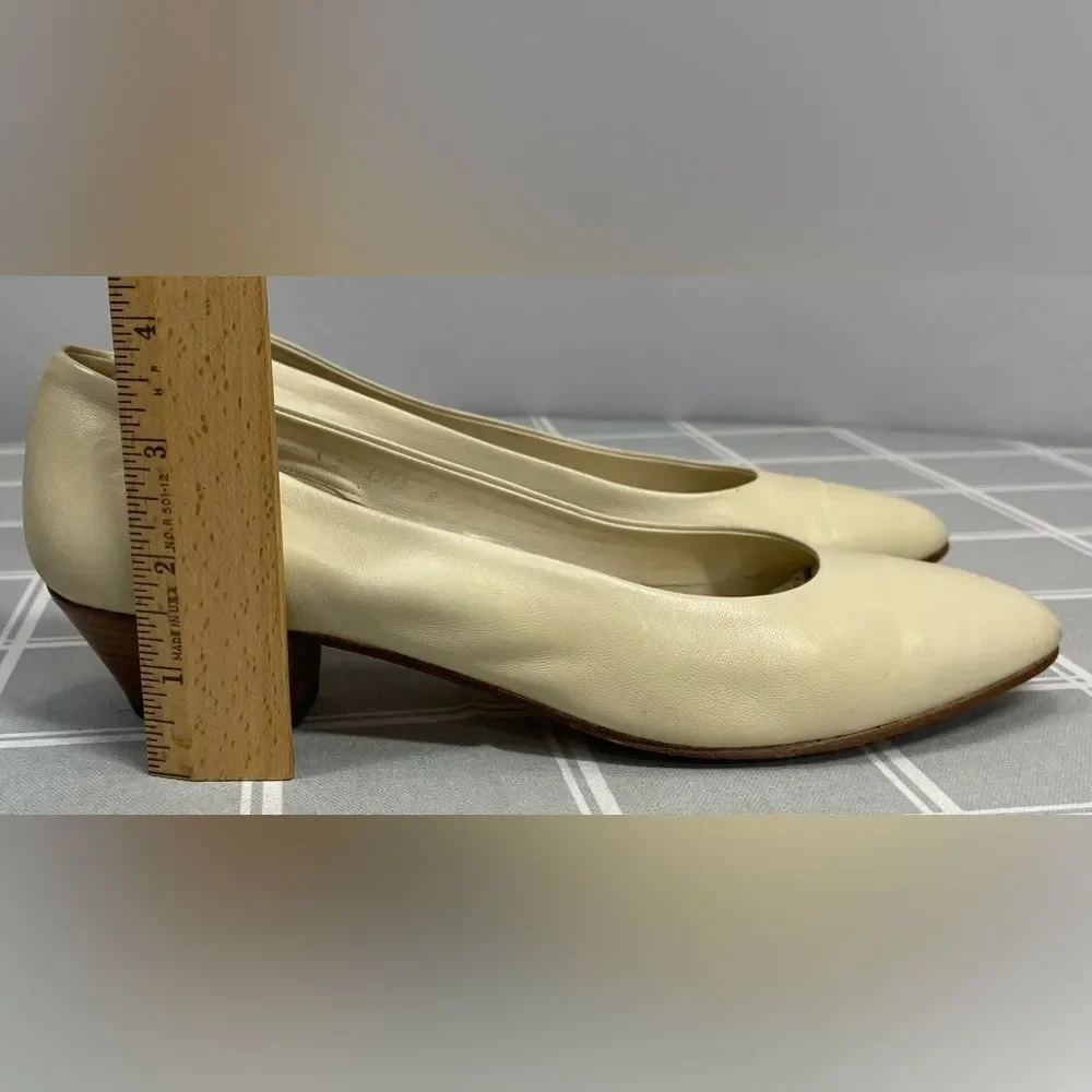 Bally Lela Vtg 80s Shoes Dress Pumps Color Bone Made in Italy Womens Size 8 AA